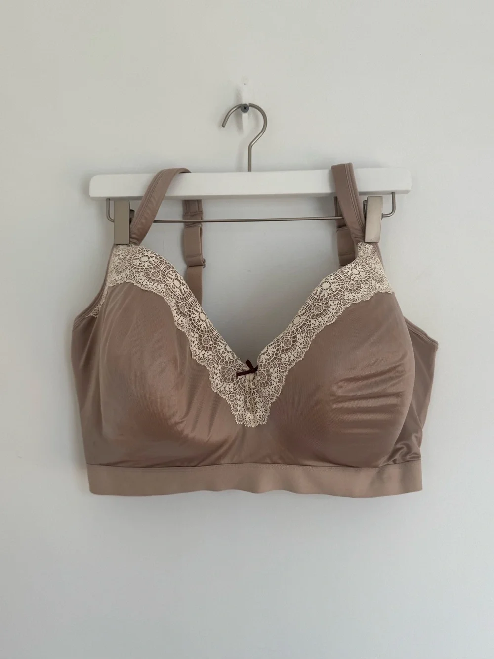 Cacique Taupe Bra with Cream Lace Trim 42G